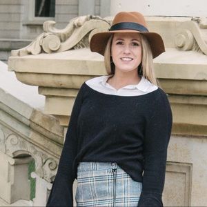 Meet your Posher, Abigail